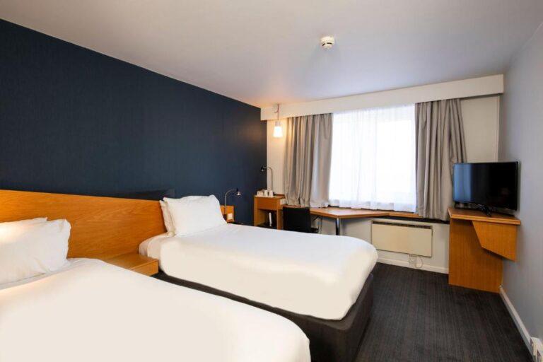 holiday-inn-express-newport-1lieu1salle-events.jpg