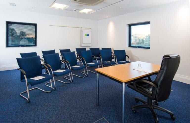holiday-inn-express-newport-1lieu1salle-meeting.jpg