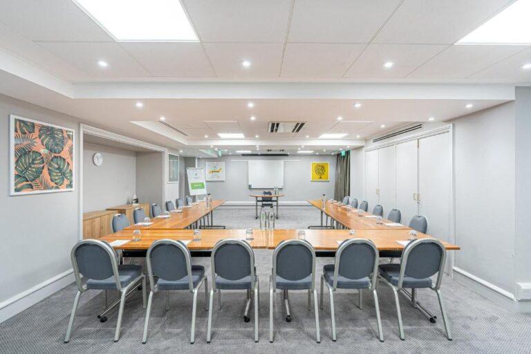 holiday-inn-hemel-hempstead-1lieu1salle-reunion.jpg