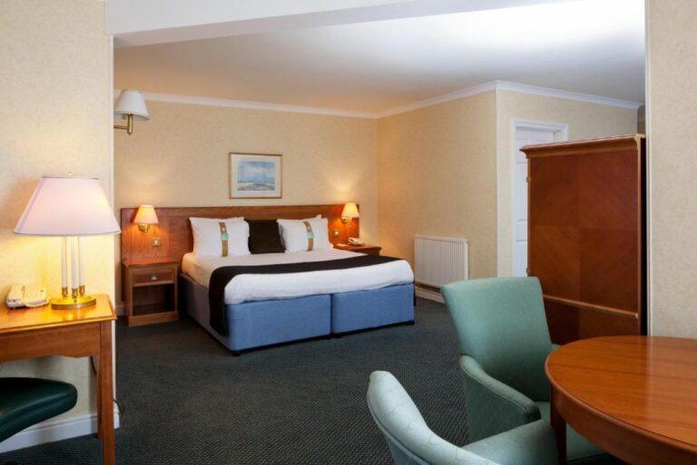 holiday-inn-ipswich-orwell-1lieu1salle-event.jpg