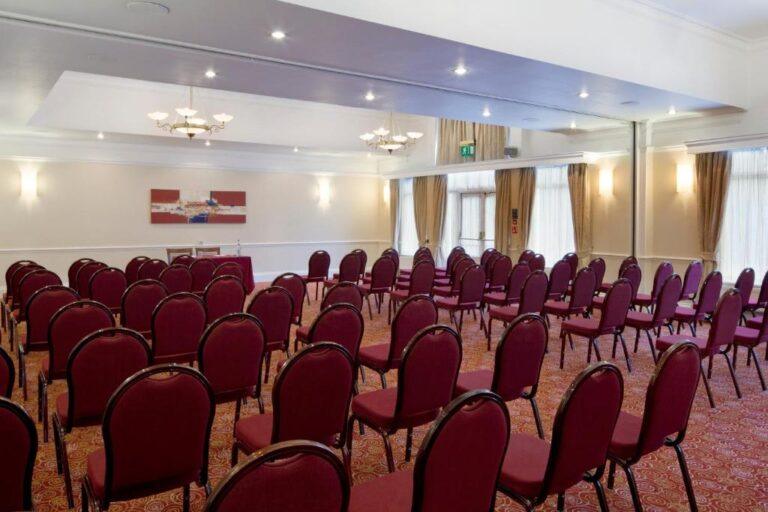 holiday-inn-ipswich-orwell-1lieu1salle-meeting.jpg