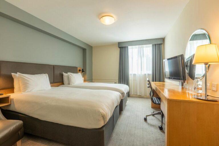 holiday-inn-london-brentwood-1lieu1salle-events.jpg