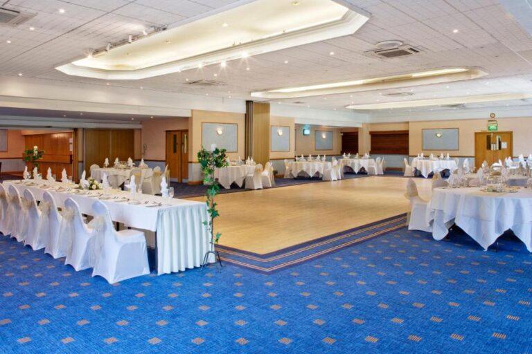 holiday-inn-newport-1lieu1salle-meetings.jpg