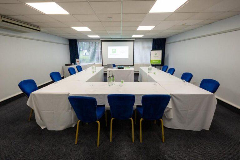holiday-inn-newport-1lieu1salle-reunion.jpg