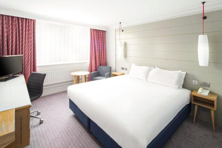 holiday-inn-peterborough-west-1lieu1salle-event.jpg