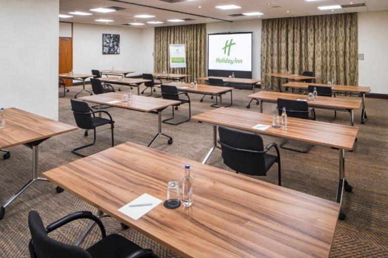 holiday-inn-peterborough-west-1lieu1salle-meeting.jpg