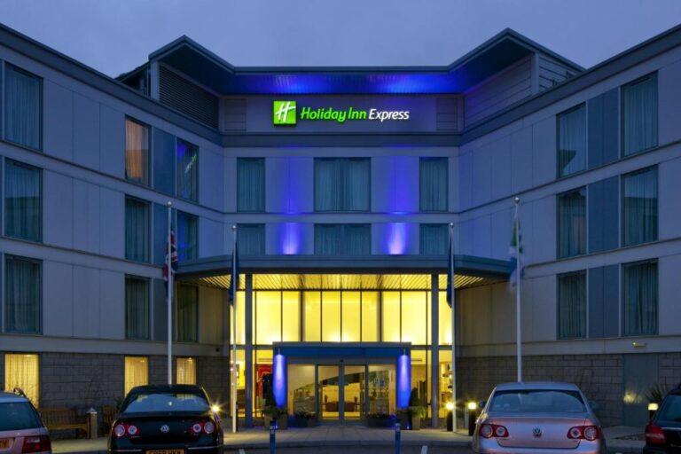 holiday-inn-stansted-aeroport-1lieu1salle-evenement.jpg