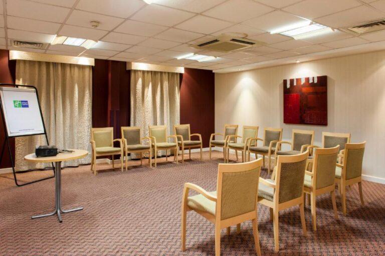 holiday-inn-stansted-aeroport-1lieu1salle-meeting.jpg