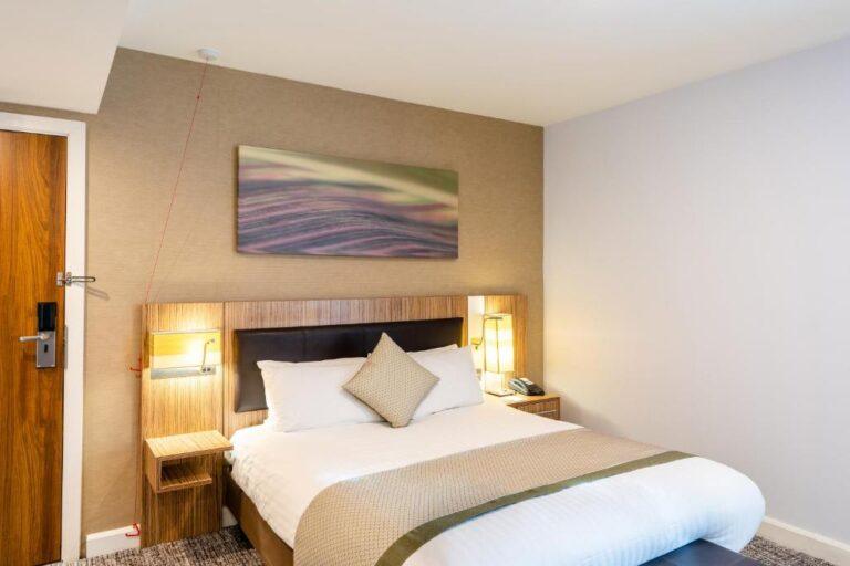 holiday-inn-stevenage-1lieu1salle-event.jpg