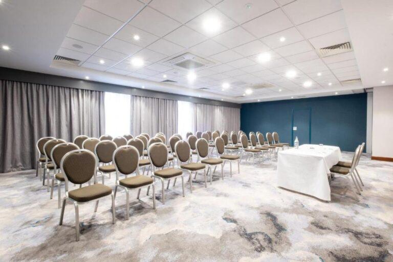 holiday-inn-stevenage-1lieu1salle-meeting.jpg
