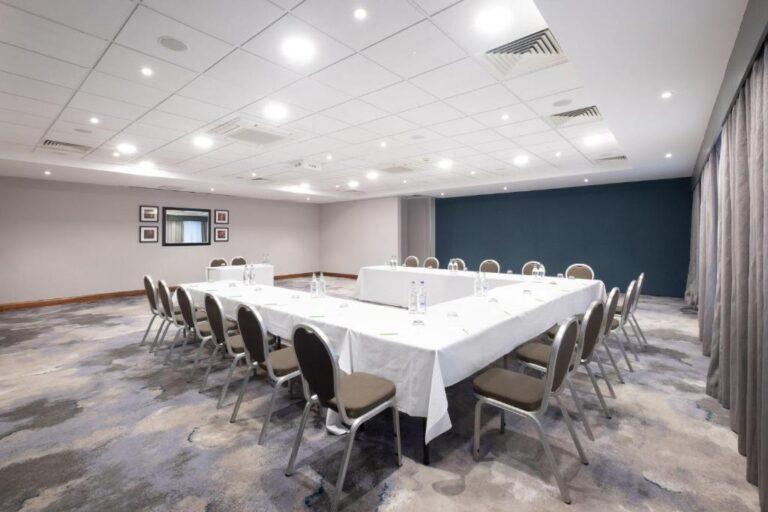 holiday-inn-stevenage-1lieu1salle-reunion.jpg