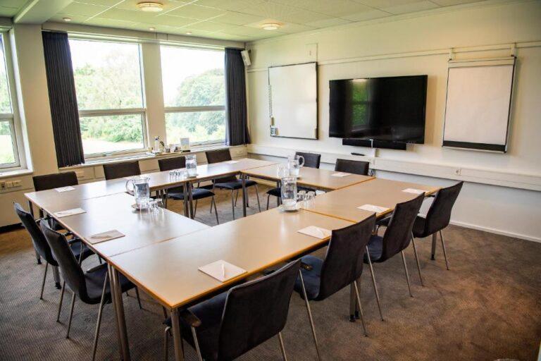 kollekolle-conference-hotel-1lieu1salle-meeting.jpg
