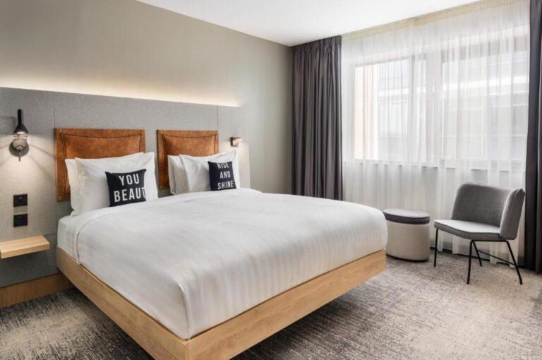 moxy-belfast-city-1lieu1salle-event.jpg