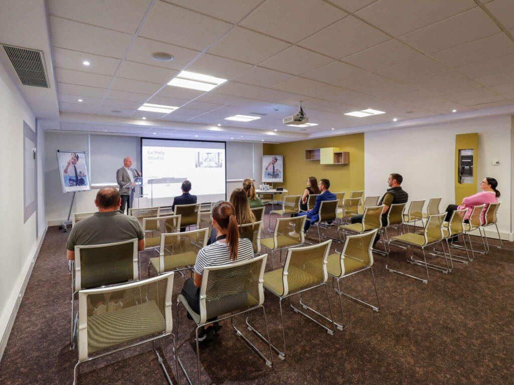 novotel-luxembourg-centre-1lieu1salle-meeting.jpg