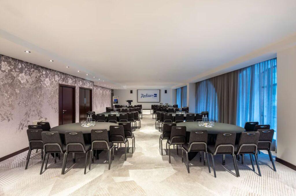 radisson-blu-glasgow-1lieu1salle-meetings.jpg