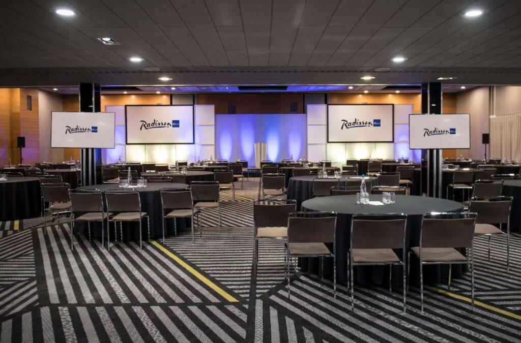 radisson-stansted-airport-1lieu1salle-reunion.jpg