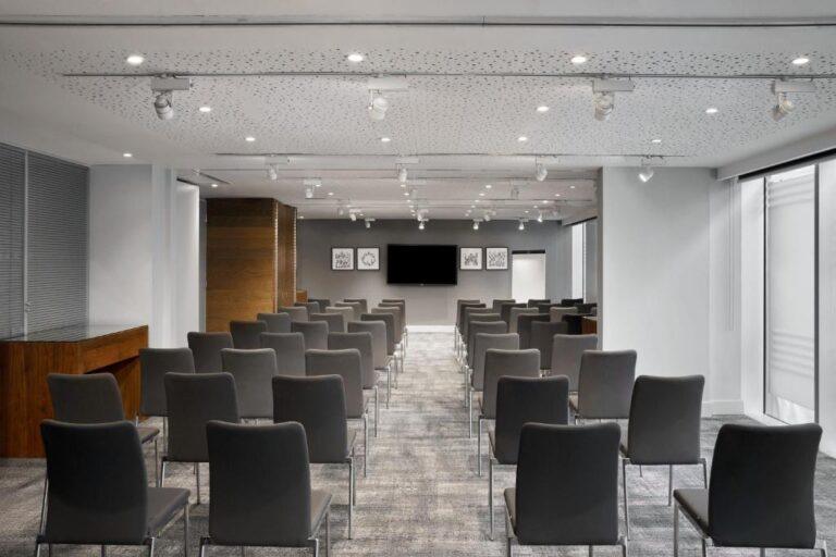 aloft-london-excel-1lieu1salle-meeting.jpg