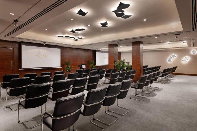conrad-london-james-1lieu1salle-meetings.jpg