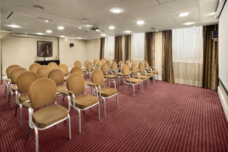 crowne-plaza-london-ealing-1lieu1salle-meeting.jpg