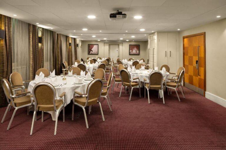crowne-plaza-london-ealing-1lieu1salle-meetings.jpg