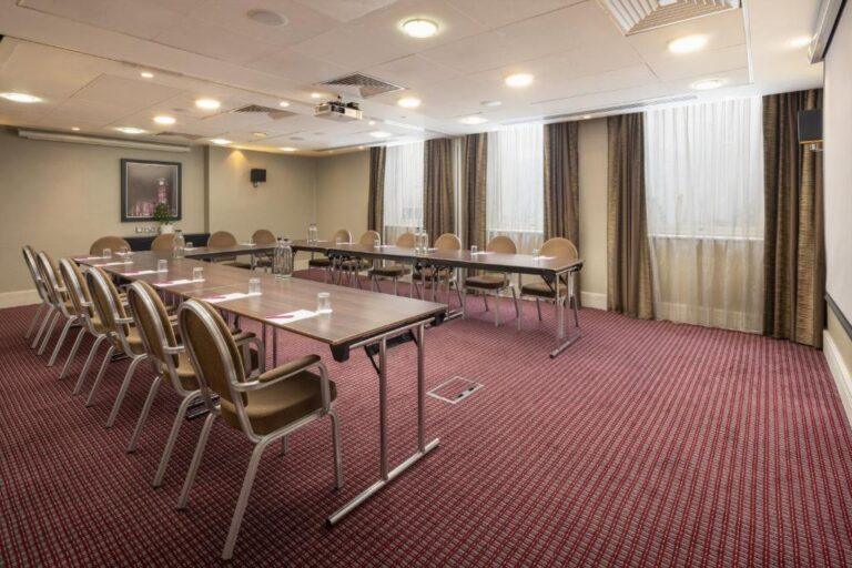 crowne-plaza-london-ealing-1lieu1salle-reunion.jpg