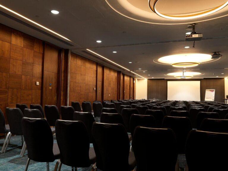 crowne-plaza-london-kings-cross-1lieu1salle-meeting.jpg