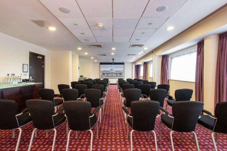 doubletree-heathrow-airport-1lieu1salle-meeting.jpg