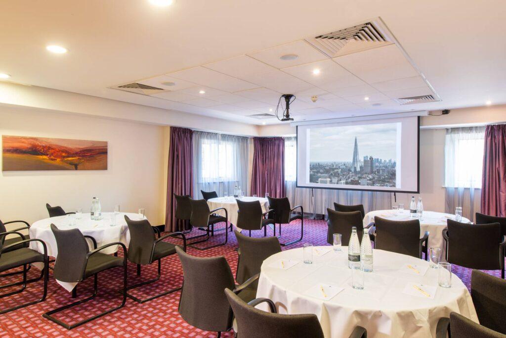 doubletree-heathrow-airport-1lieu1salle-meetings.jpg