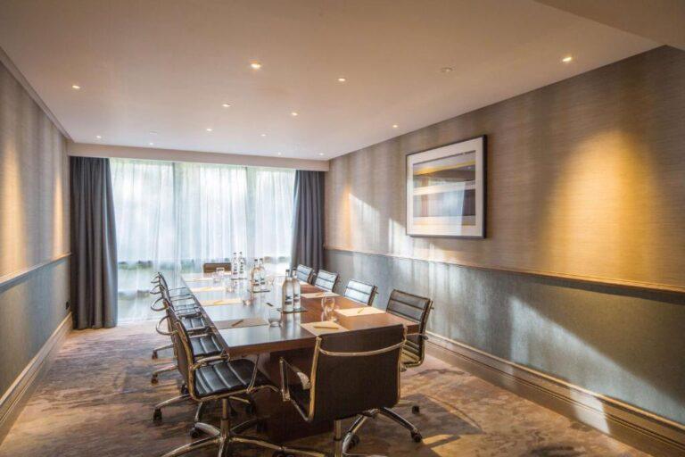 doubletree-kingston-upon-thames-1lieu1salle-reunions.jpg
