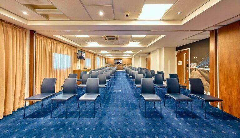 holiday-inn-express-london-stratford-1lieu1salle-meetings.jpg