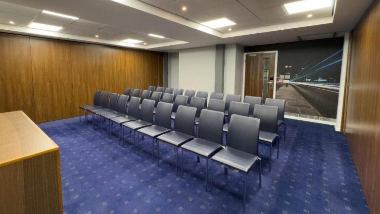 holiday-inn-express-london-stratford-1lieu1salle-reunions.jpg