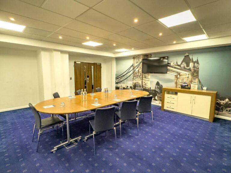 holiday-inn-express-london-stratford-1lieu1salle-seminaire.jpg
