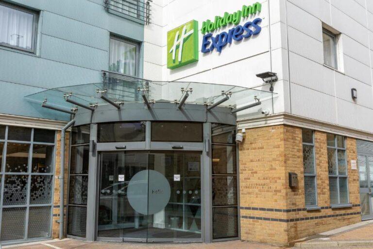 holiday-inn-london-croydon-1lieu1salle-evenement.jpg