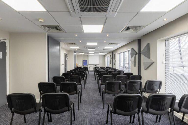 holiday-inn-london-croydon-1lieu1salle-reunion.jpg
