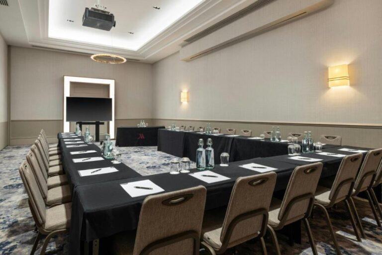 london-marriott-canary-wharf-1lieu1salle-meetings.jpg