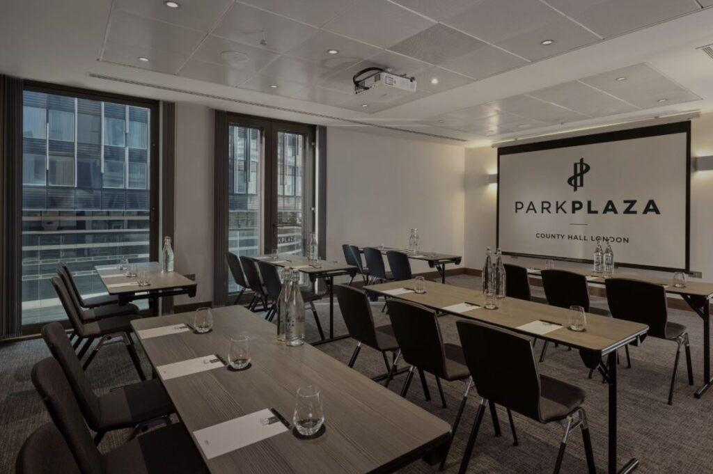 park-plaza-county-hall-london-1lieu1salle-meetings.jpg