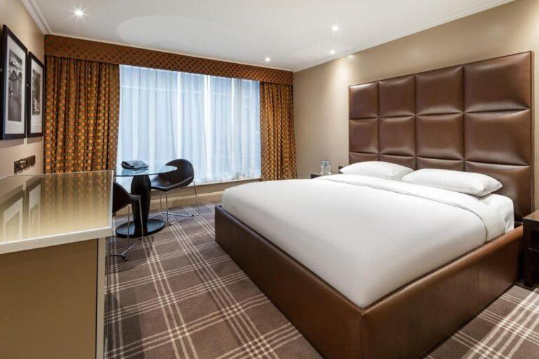 radisson-blu-london-heathrow-1lieu1salle-event.jpg