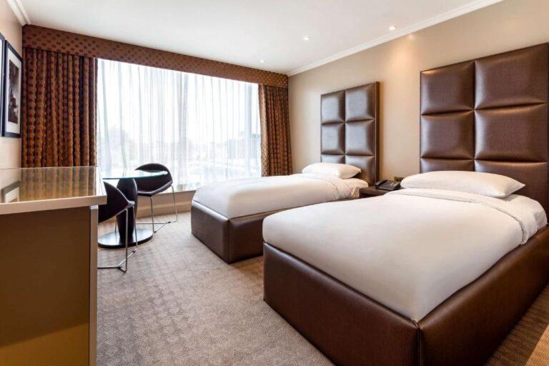 radisson-blu-london-heathrow-1lieu1salle-meeting.jpg
