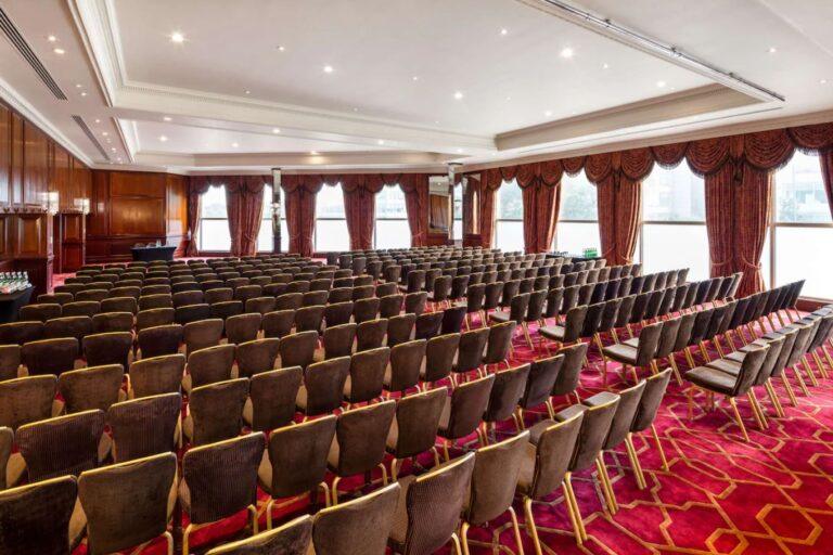 radisson-blu-london-heathrow-1lieu1salle-meetings.jpg