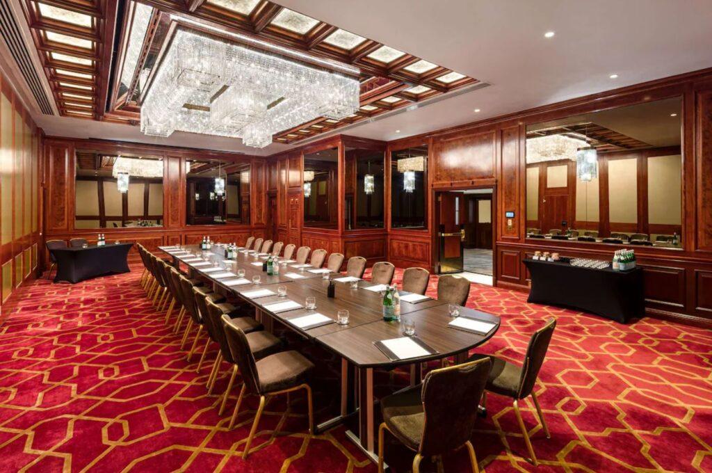 radisson-blu-london-heathrow-1lieu1salle-reunions.jpg
