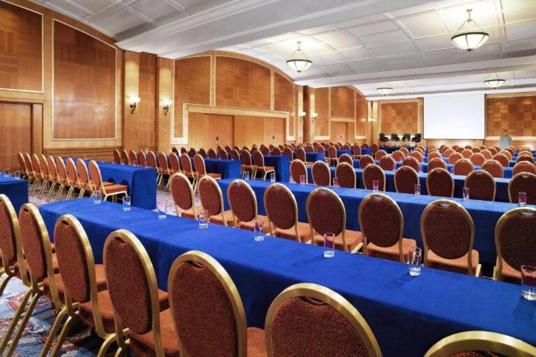 sheraton-skyline-london-heathrow-1lieu1salle-meeting.jpg