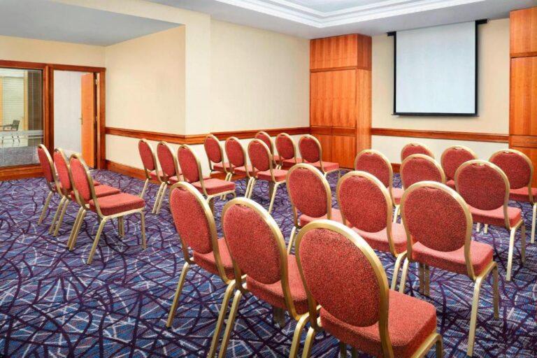 sheraton-skyline-london-heathrow-1lieu1salle-reunion.jpg
