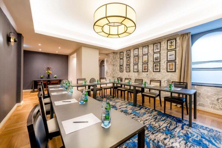 bailey-london-kensington-1lieu1salle-meeting.jpg