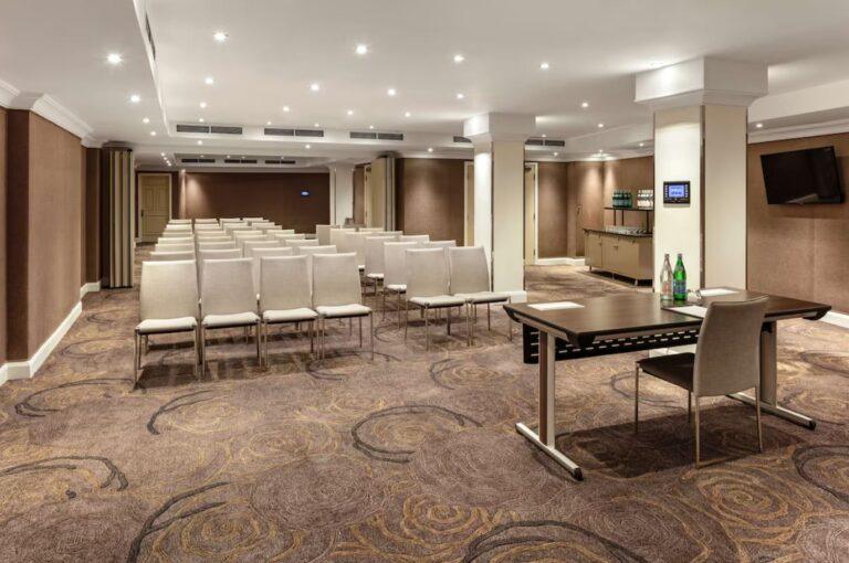 radisson-blu-london-tottenham-court-1lieu1salle-reunion.jpg