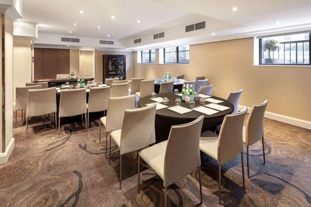 radisson-blu-london-tottenham-court-1lieu1salle-reunions.jpg